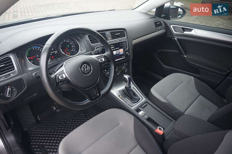 Хэтчбек Volkswagen e-Golf 2015 в Самборе