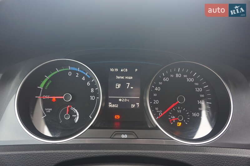 Хэтчбек Volkswagen e-Golf 2015 в Самборе