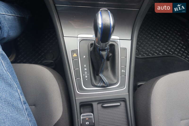 Хэтчбек Volkswagen e-Golf 2015 в Самборе