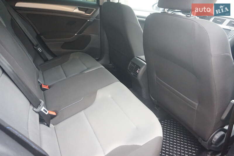 Хэтчбек Volkswagen e-Golf 2015 в Самборе