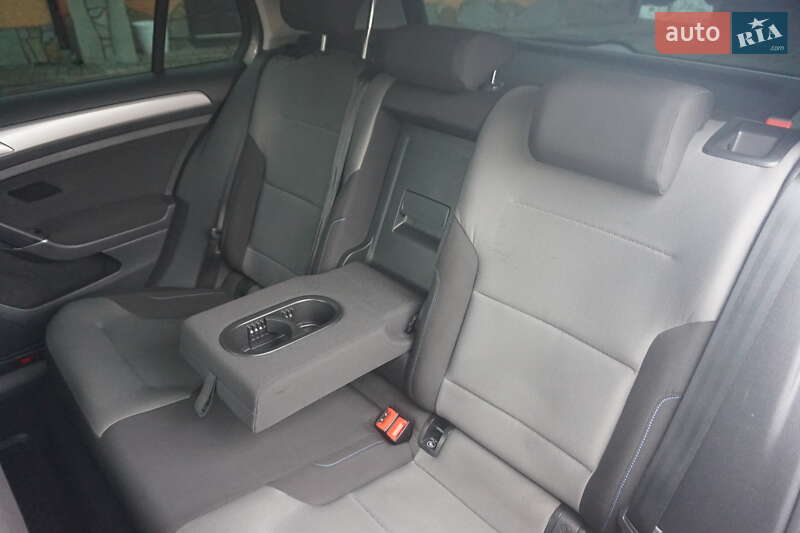 Хэтчбек Volkswagen e-Golf 2015 в Самборе