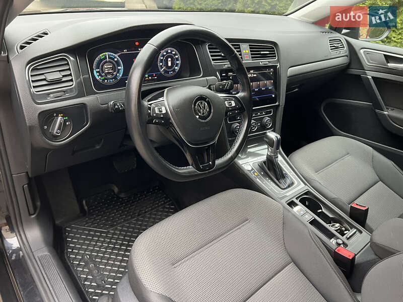 Хэтчбек Volkswagen e-Golf 2018 в Львове