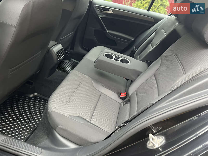 Хэтчбек Volkswagen e-Golf 2018 в Львове