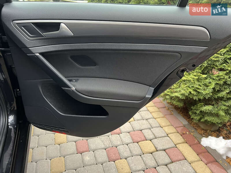 Хэтчбек Volkswagen e-Golf 2018 в Львове