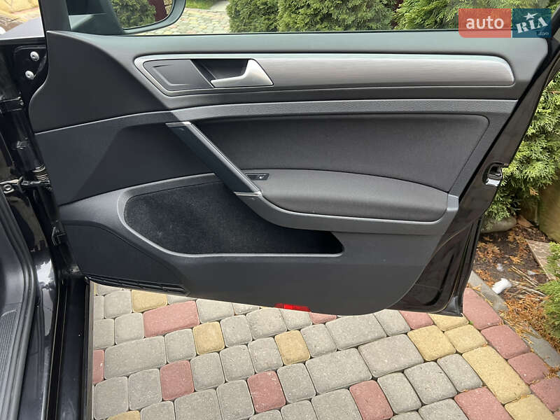 Хэтчбек Volkswagen e-Golf 2018 в Львове