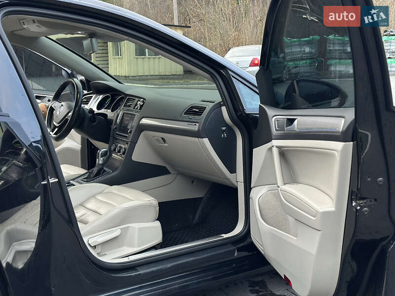 Хэтчбек Volkswagen e-Golf 2015 в Мукачево фото 10 Хэтчбек Volkswagen e-Golf 2015 в Мукачево