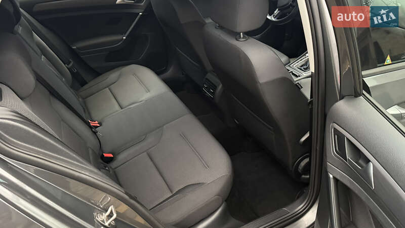 Хэтчбек Volkswagen e-Golf 2021 в Сваляве