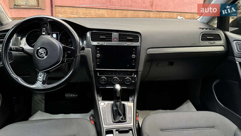 Хэтчбек Volkswagen e-Golf 2021 в Сваляве