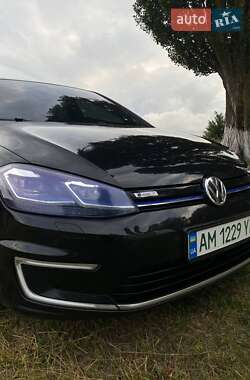 Хэтчбек Volkswagen e-Golf 2017 в Житомире