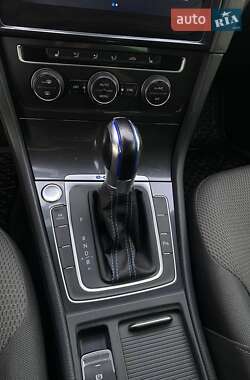 Хэтчбек Volkswagen e-Golf 2017 в Житомире
