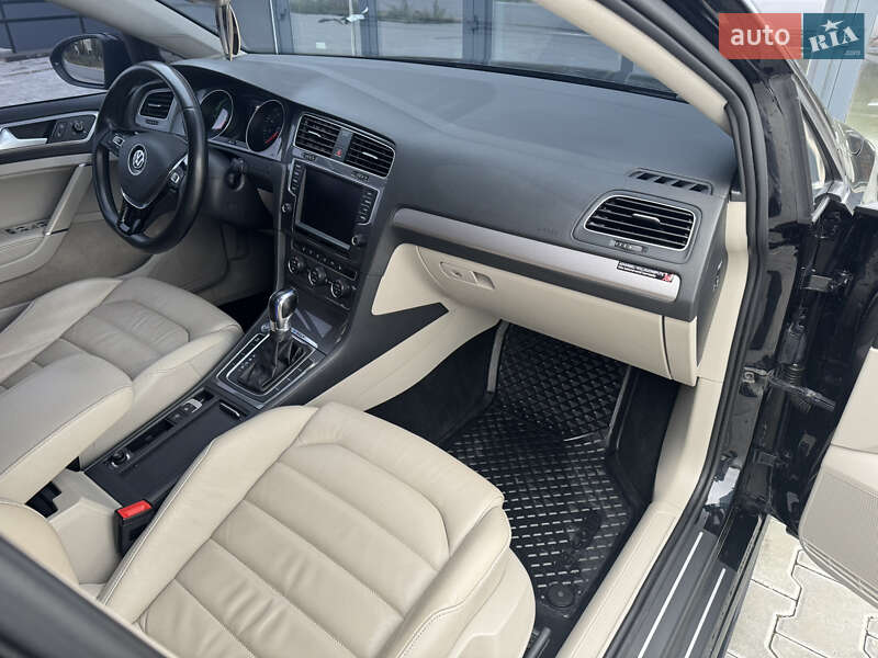 Хэтчбек Volkswagen e-Golf 2015 в Тернополе фото 58 Хэтчбек Volkswagen e-Golf 2015 в Тернополе