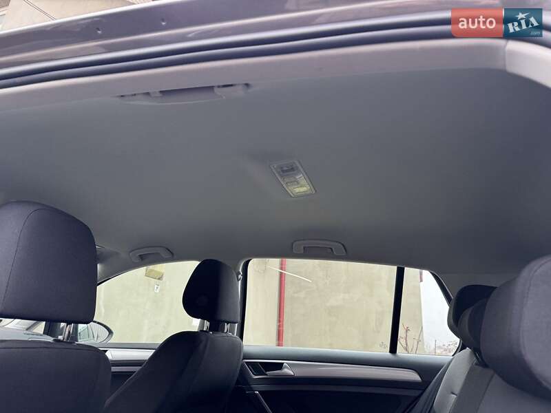 Хэтчбек Volkswagen e-Golf 2015 в Тернополе фото 6 Хэтчбек Volkswagen e-Golf 2015 в Тернополе