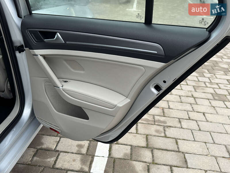 Хэтчбек Volkswagen e-Golf 2019 в Луцке