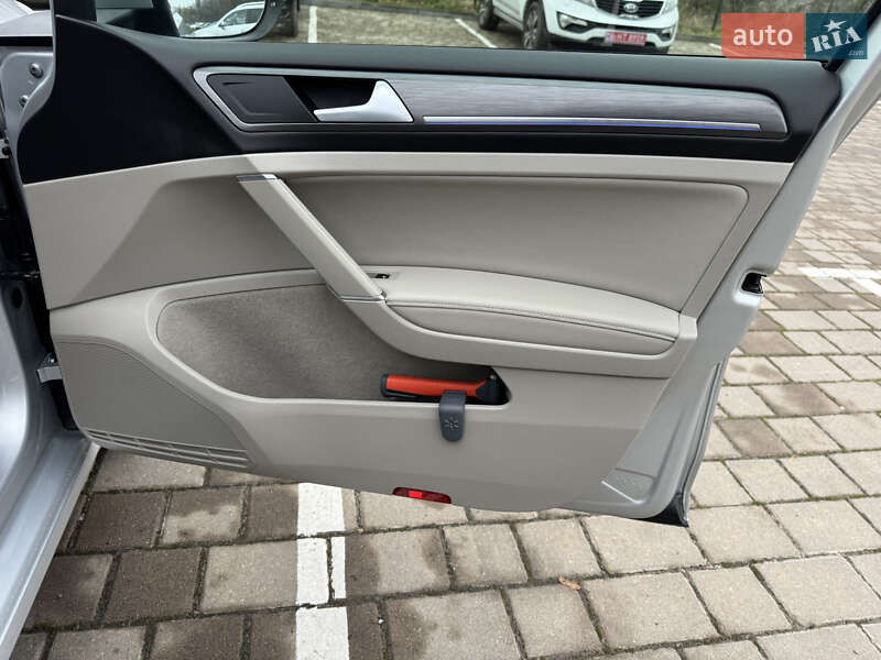 Хэтчбек Volkswagen e-Golf 2019 в Луцке