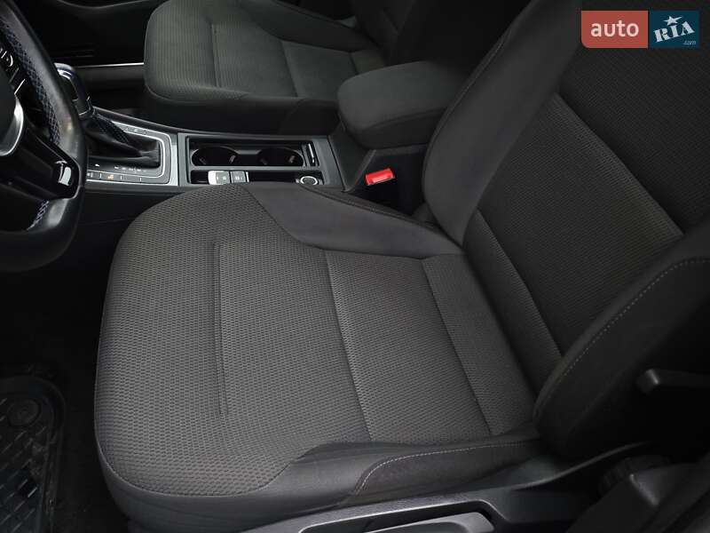 Хэтчбек Volkswagen e-Golf 2018 в Тернополе фото 24 Хэтчбек Volkswagen e-Golf 2018 в Тернополе