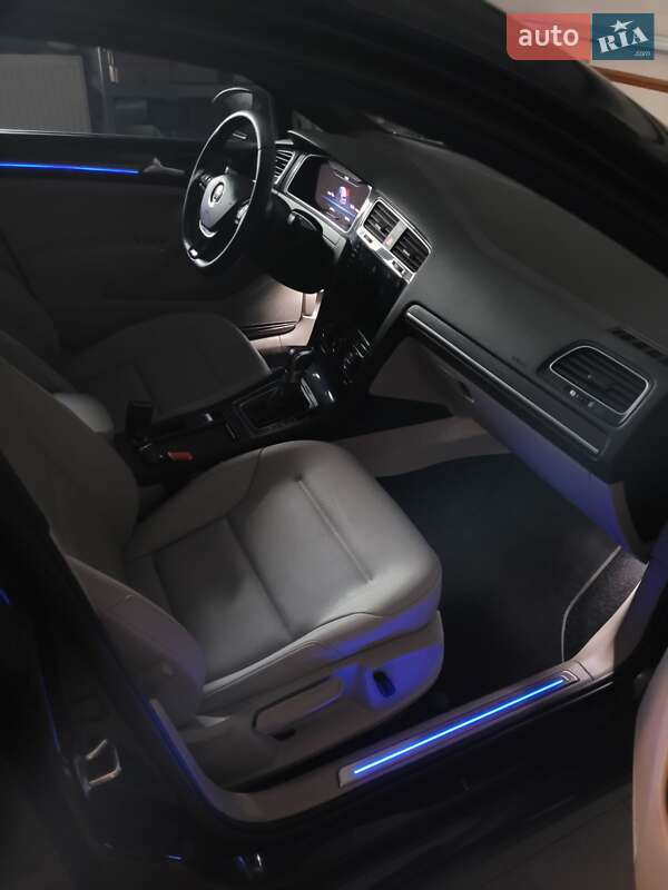 Хэтчбек Volkswagen e-Golf 2018 в Ровно