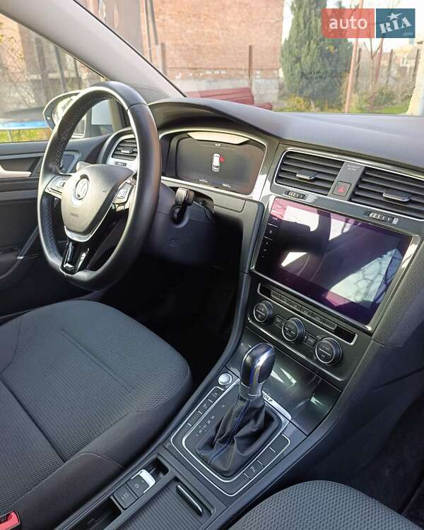 Хетчбек Volkswagen e-Golf 2018 в Львові фото 10 Хетчбек Volkswagen e-Golf 2018 в Львові