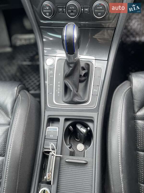 Хэтчбек Volkswagen e-Golf 2017 в Луцке фото 13 Хэтчбек Volkswagen e-Golf 2017 в Луцке