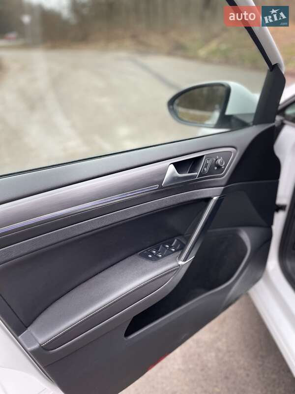 Хэтчбек Volkswagen e-Golf 2017 в Луцке фото 29 Хэтчбек Volkswagen e-Golf 2017 в Луцке