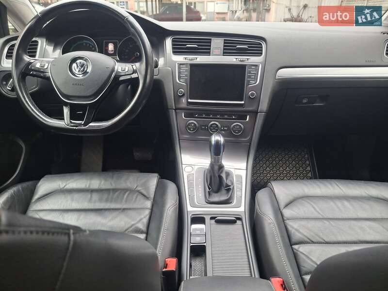 Хетчбек Volkswagen e-Golf 2015 в Полтаві фото 14 Хетчбек Volkswagen e-Golf 2015 в Полтаві