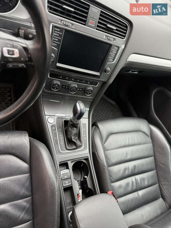 Хэтчбек Volkswagen e-Golf 2015 в Городке фото 10 Хэтчбек Volkswagen e-Golf 2015 в Городке