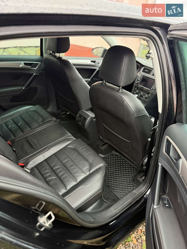 Хэтчбек Volkswagen e-Golf 2015 в Городке фото 12 Хэтчбек Volkswagen e-Golf 2015 в Городке