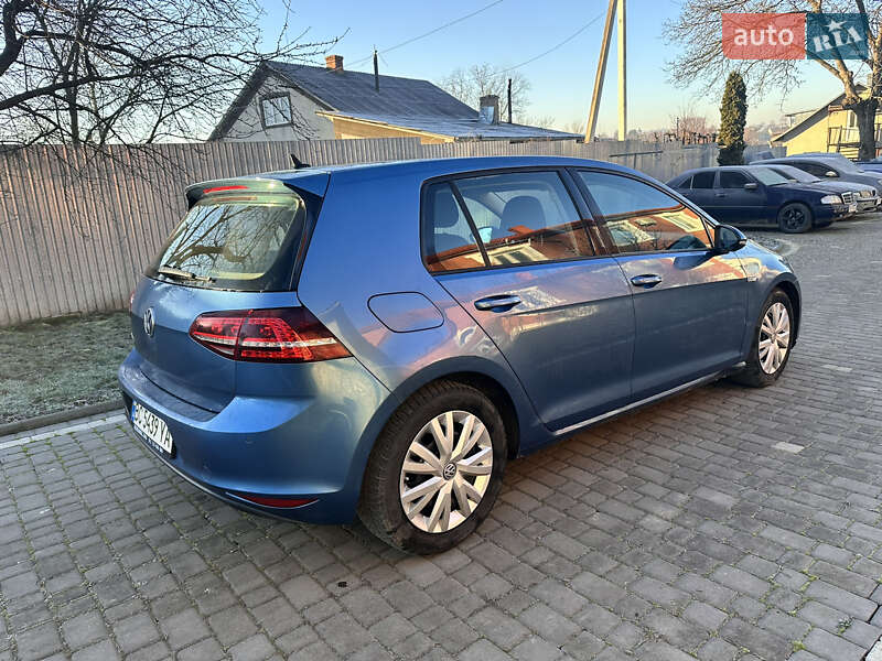 Хетчбек Volkswagen e-Golf 2014 в Чернівцях