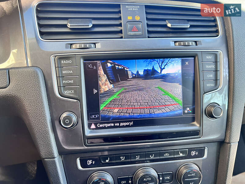 Хетчбек Volkswagen e-Golf 2014 в Чернівцях