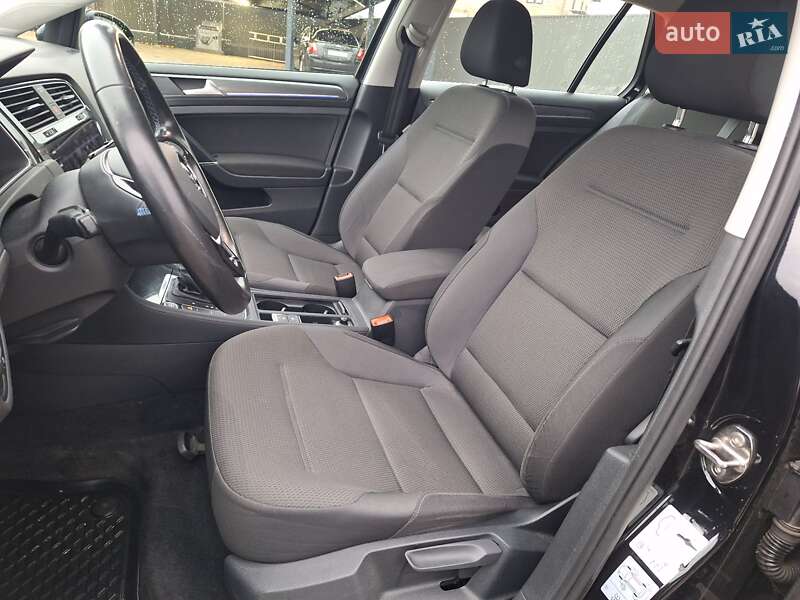 Хетчбек Volkswagen e-Golf 2017 в Городку