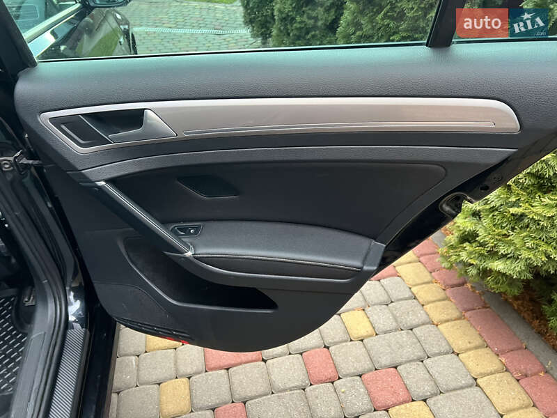 Хетчбек Volkswagen e-Golf 2016 в Львові