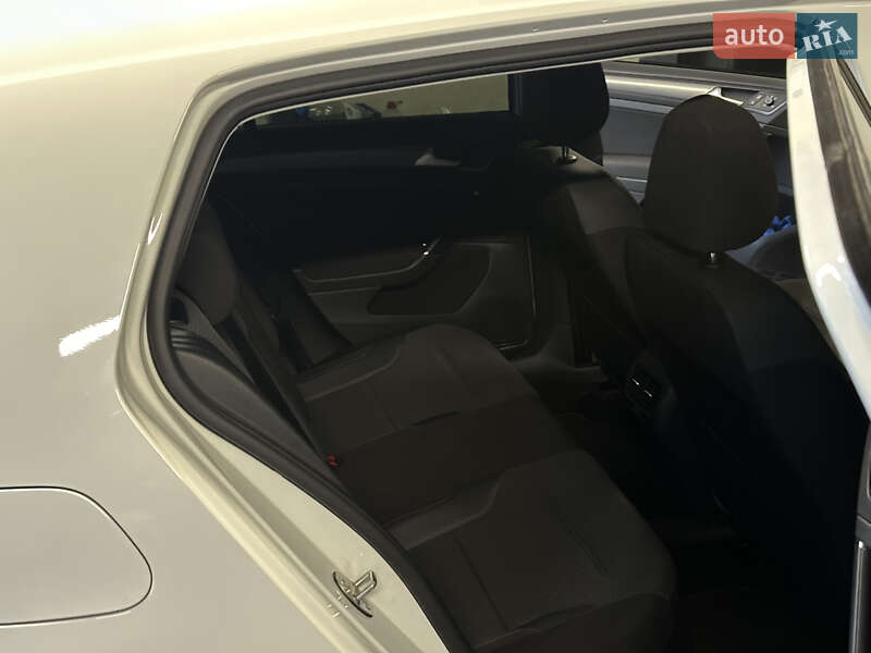 Хэтчбек Volkswagen e-Golf 2018 в Львове