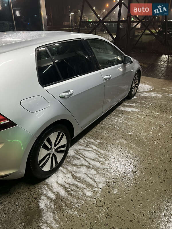 Хэтчбек Volkswagen e-Golf 2015 в Ивано-Франковске фото 4 Хэтчбек Volkswagen e-Golf 2015 в Ивано-Франковске