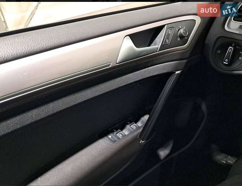 Хетчбек Volkswagen e-Golf 2014 в Івано-Франківську