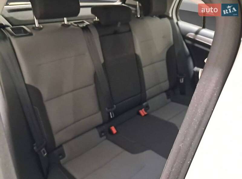 Хетчбек Volkswagen e-Golf 2014 в Івано-Франківську