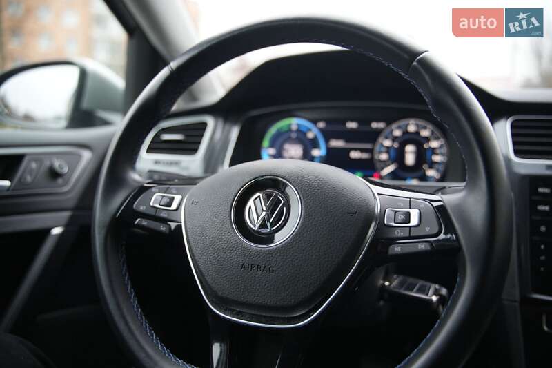 Хэтчбек Volkswagen e-Golf 2017 в Дубно