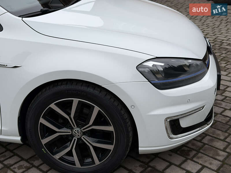 Хетчбек Volkswagen e-Golf 2015 в Рівному