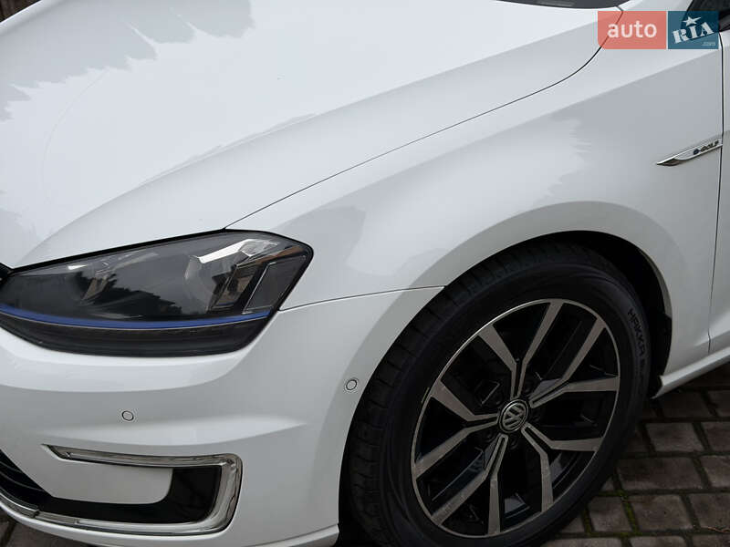 Хетчбек Volkswagen e-Golf 2015 в Рівному