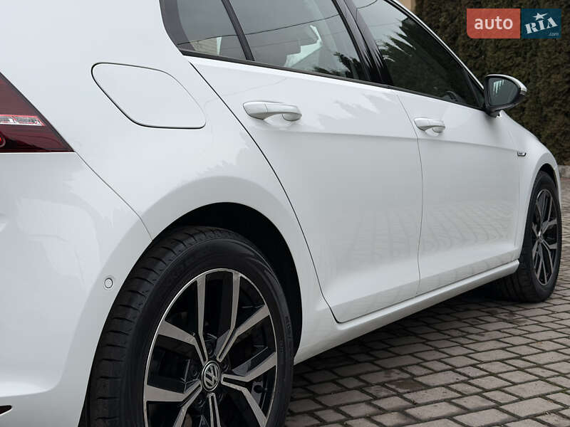 Хетчбек Volkswagen e-Golf 2015 в Рівному