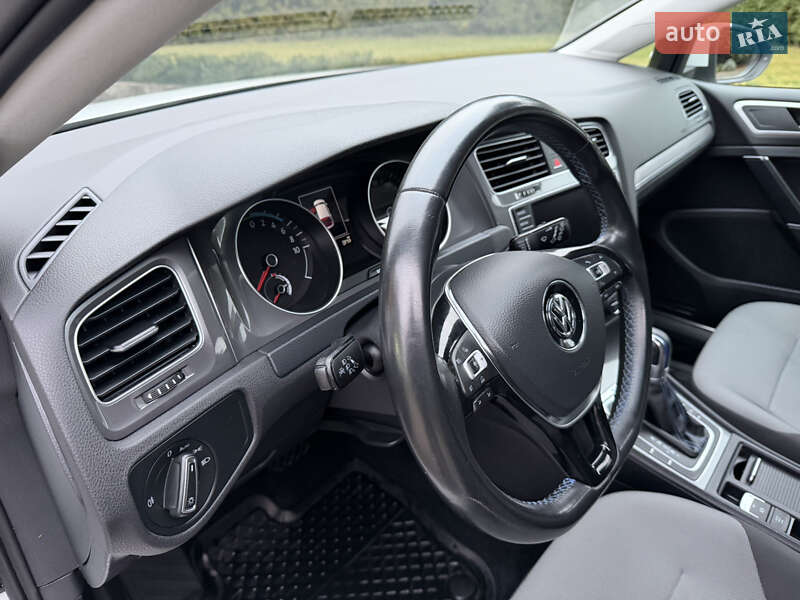 Хетчбек Volkswagen e-Golf 2015 в Рівному