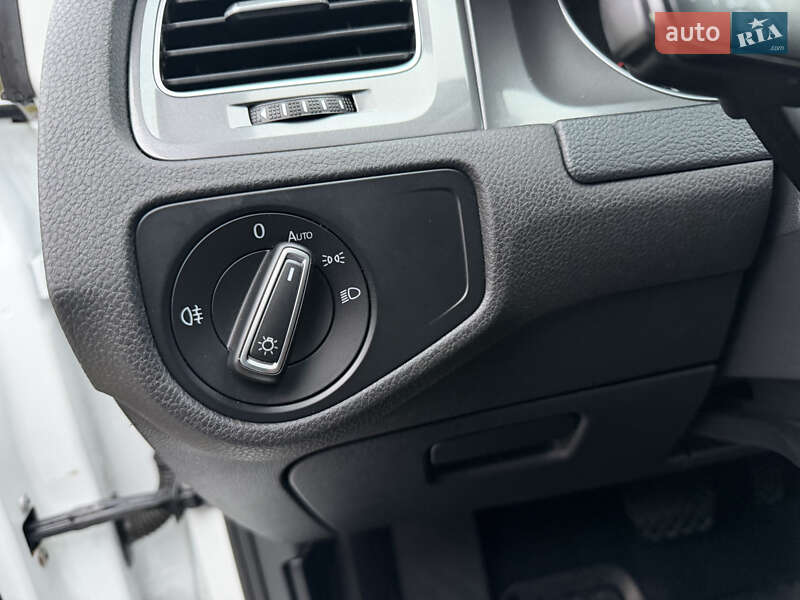 Хетчбек Volkswagen e-Golf 2015 в Рівному