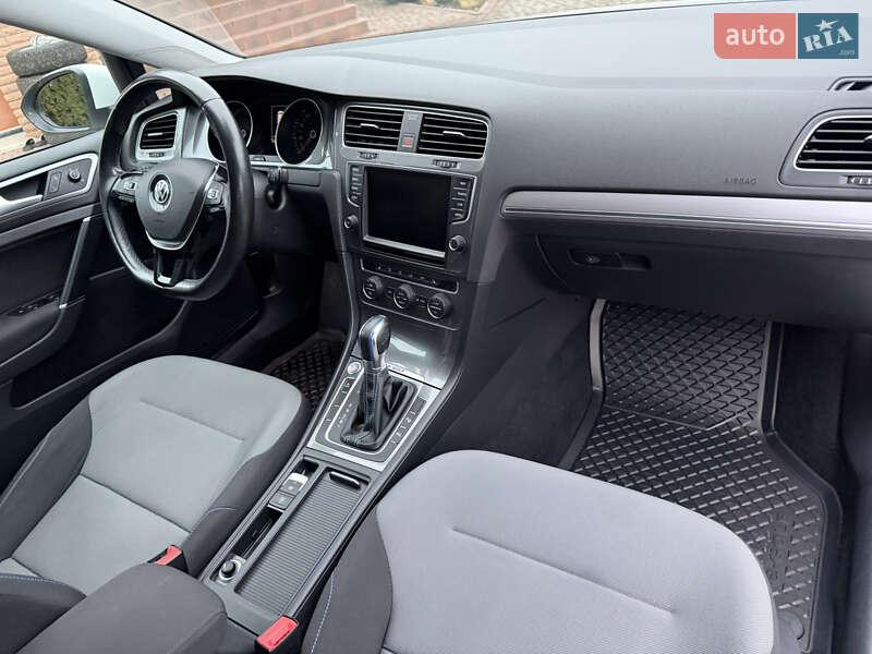 Хетчбек Volkswagen e-Golf 2015 в Рівному