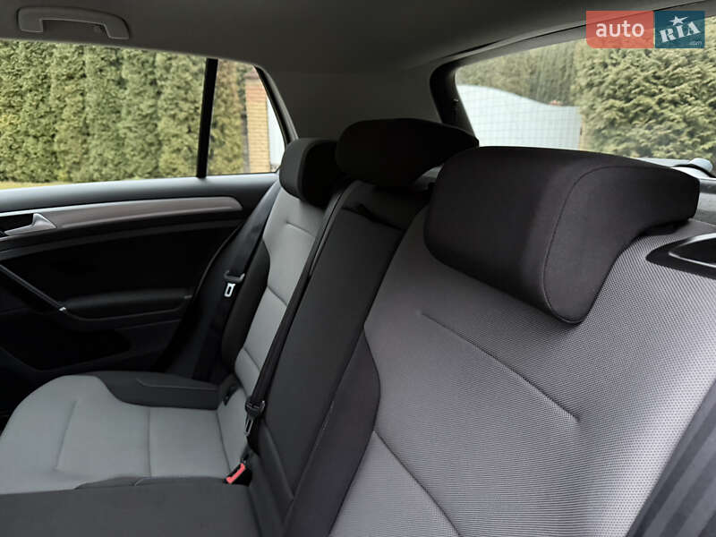 Хетчбек Volkswagen e-Golf 2015 в Рівному