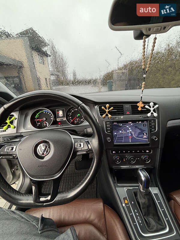 Хетчбек Volkswagen e-Golf 2015 в Іршаві фото 9 Хетчбек Volkswagen e-Golf 2015 в Іршаві