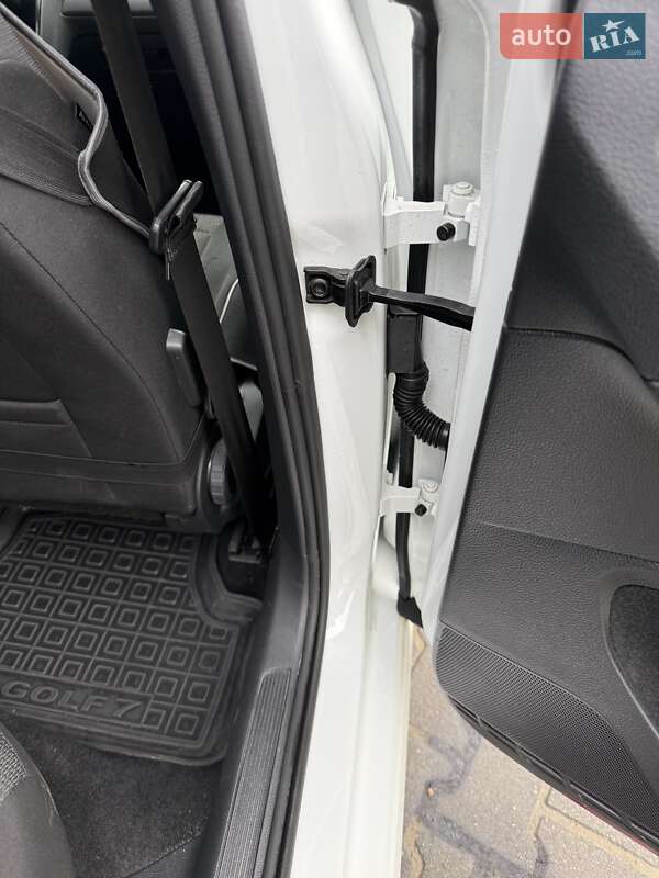 Хэтчбек Volkswagen e-Golf 2020 в Львове фото 7 Хэтчбек Volkswagen e-Golf 2020 в Львове