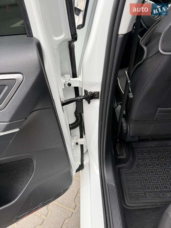 Хэтчбек Volkswagen e-Golf 2020 в Львове фото 12 Хэтчбек Volkswagen e-Golf 2020 в Львове