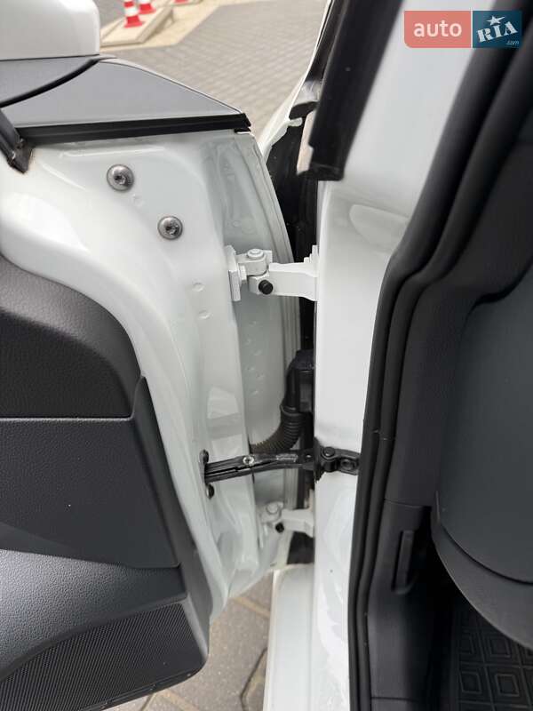 Хэтчбек Volkswagen e-Golf 2020 в Львове фото 15 Хэтчбек Volkswagen e-Golf 2020 в Львове