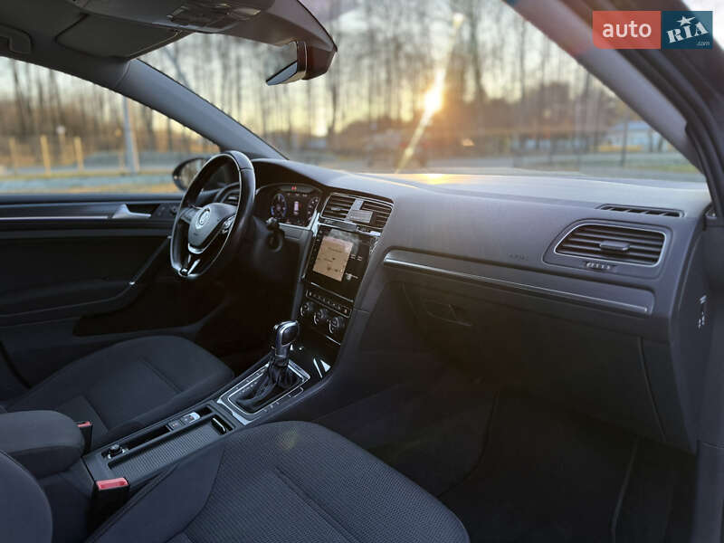 Хэтчбек Volkswagen e-Golf 2018 в Ковеле