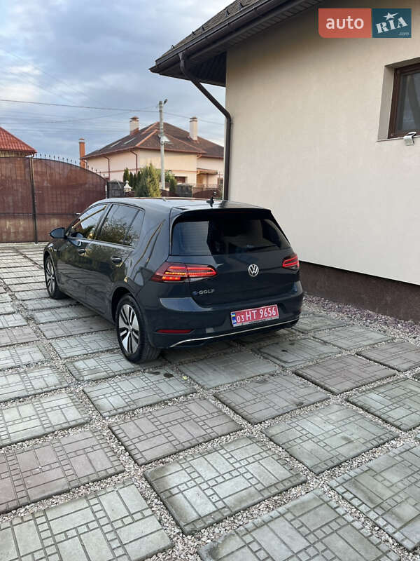 Хэтчбек Volkswagen e-Golf 2017 в Ужгороде