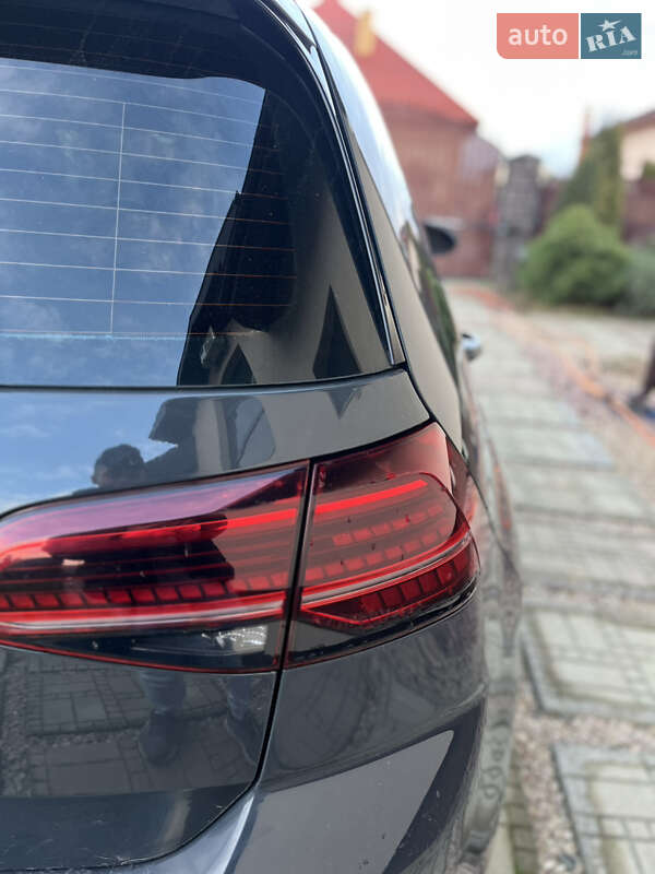 Хэтчбек Volkswagen e-Golf 2017 в Ужгороде