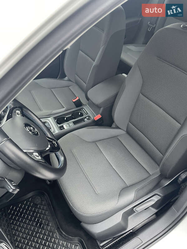 Хэтчбек Volkswagen e-Golf 2020 в Львове